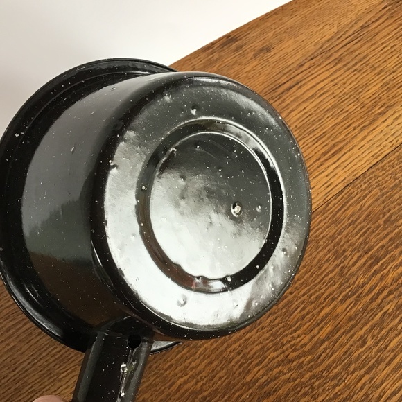 Vintage Enamelware Saucepan Black Speckled Cooking Camping Pan - Picture 9 of 13